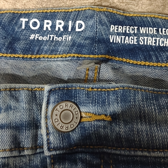 Torrid Jeans Womens Blue Perfect Wide Leg Mid Rise Like New Distressed 2… - Picture 9 of 15